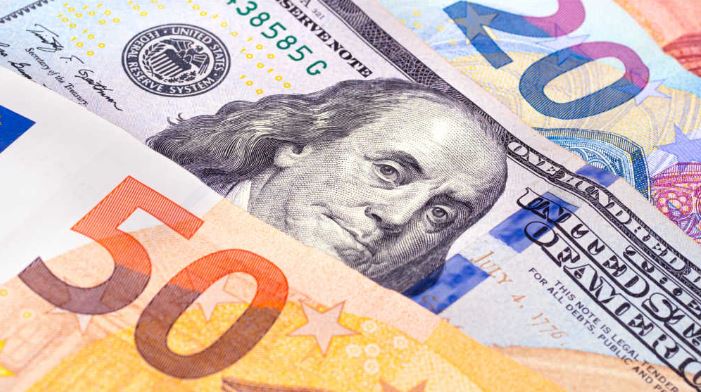 Lufta e mundshme tregtare BE-SHBA, euro mund të barazohet me dollarin